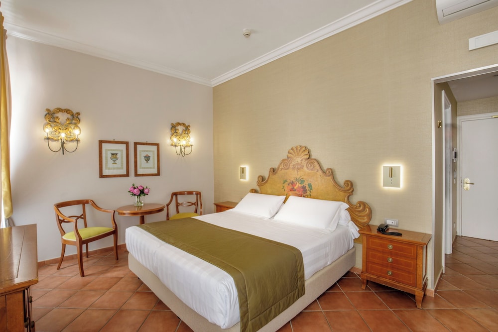 Hotel Mozart — Hotel rooms in Rome, Lazio
