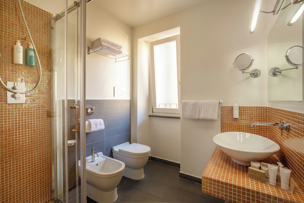 Hotel Mozart — Hotel rooms in Rome, Lazio