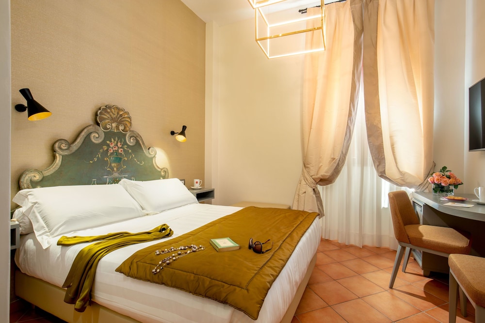 Hotel Mozart — Hotel rooms in Rome, Lazio