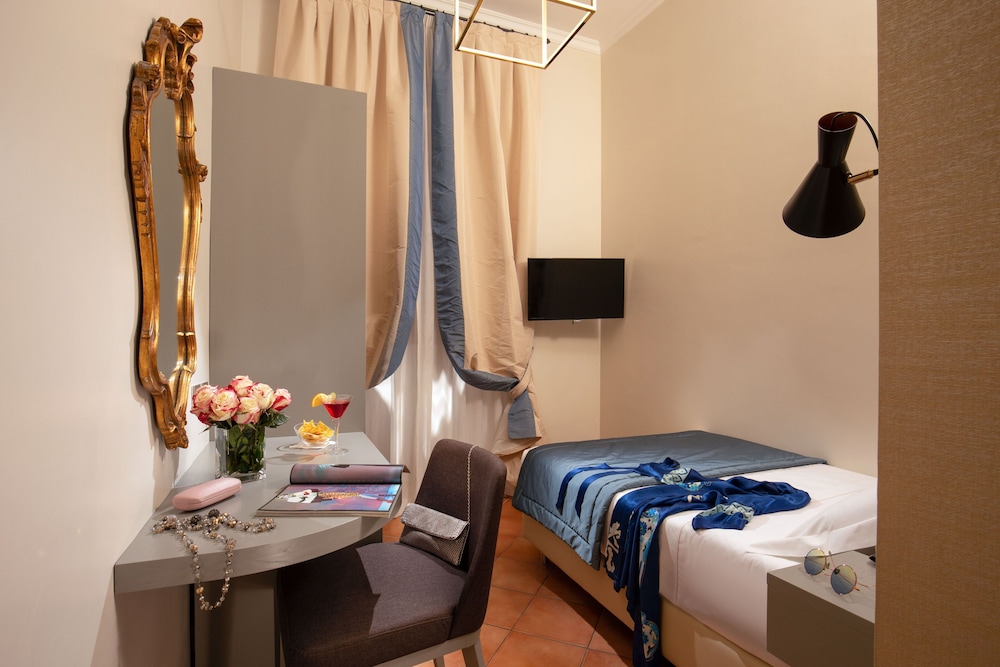 Hotel Mozart — Hotel rooms in Rome, Lazio