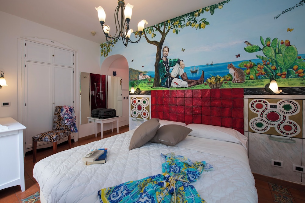 Hotel Antica Repubblica — Hotel rooms in Amalfi, Campania