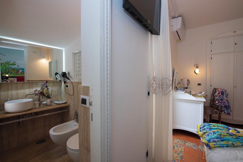 Hotel Antica Repubblica — Hotel rooms in Amalfi, Campania