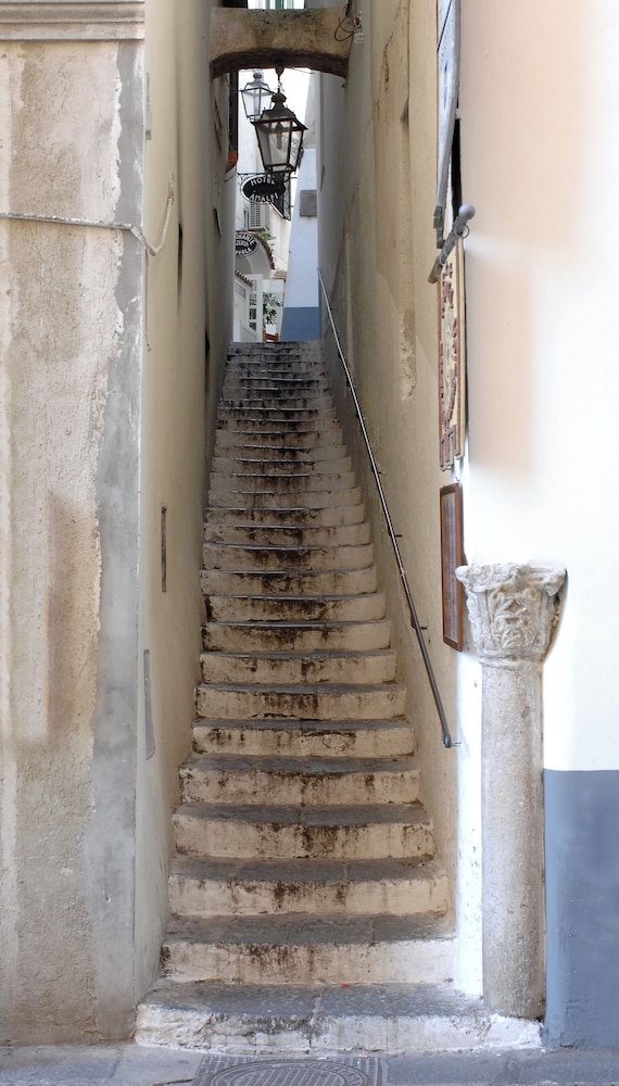 Hotel Antica Repubblica — Hotel building in Amalfi, Campania