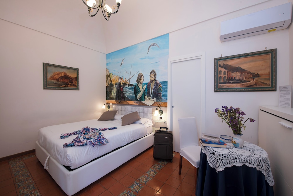 Hotel Antica Repubblica — Hotel rooms in Amalfi, Campania