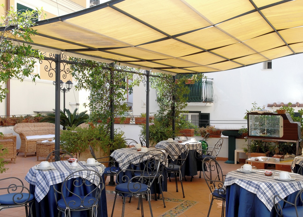 Hotel Antica Repubblica — Restaurant & bars in Amalfi, Campania