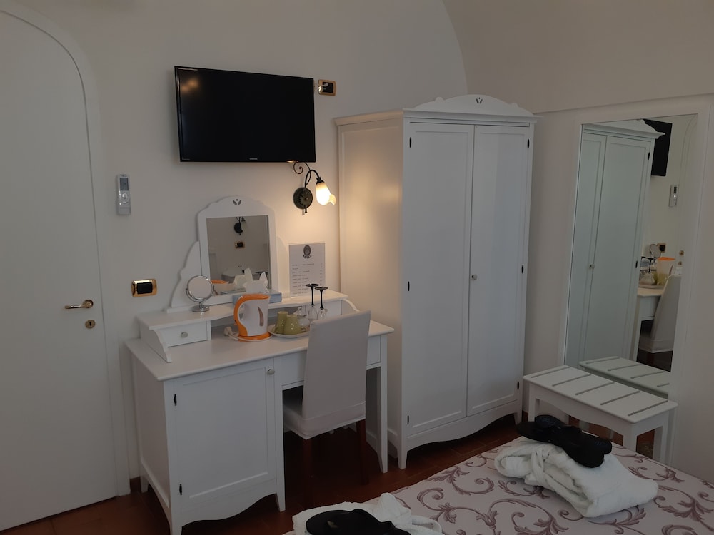 Hotel Antica Repubblica — Hotel rooms in Amalfi, Campania