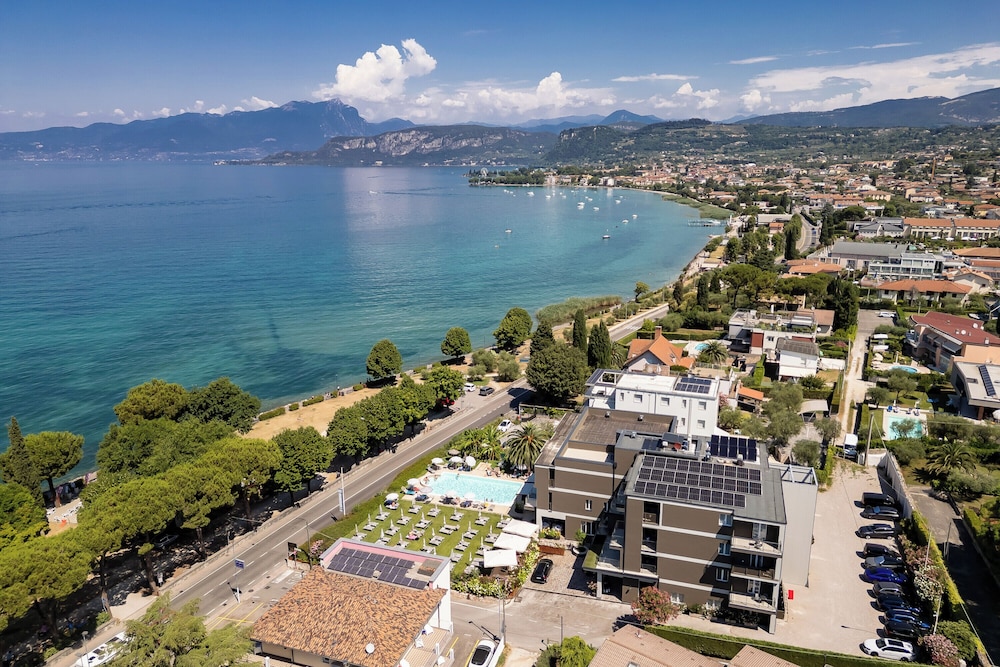 San Marco — Hotel building in Bardolino, Veneto