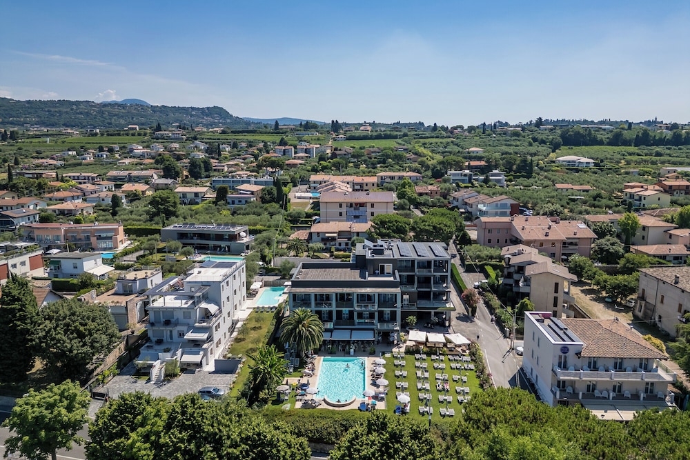 San Marco — Hotel building in Bardolino, Veneto