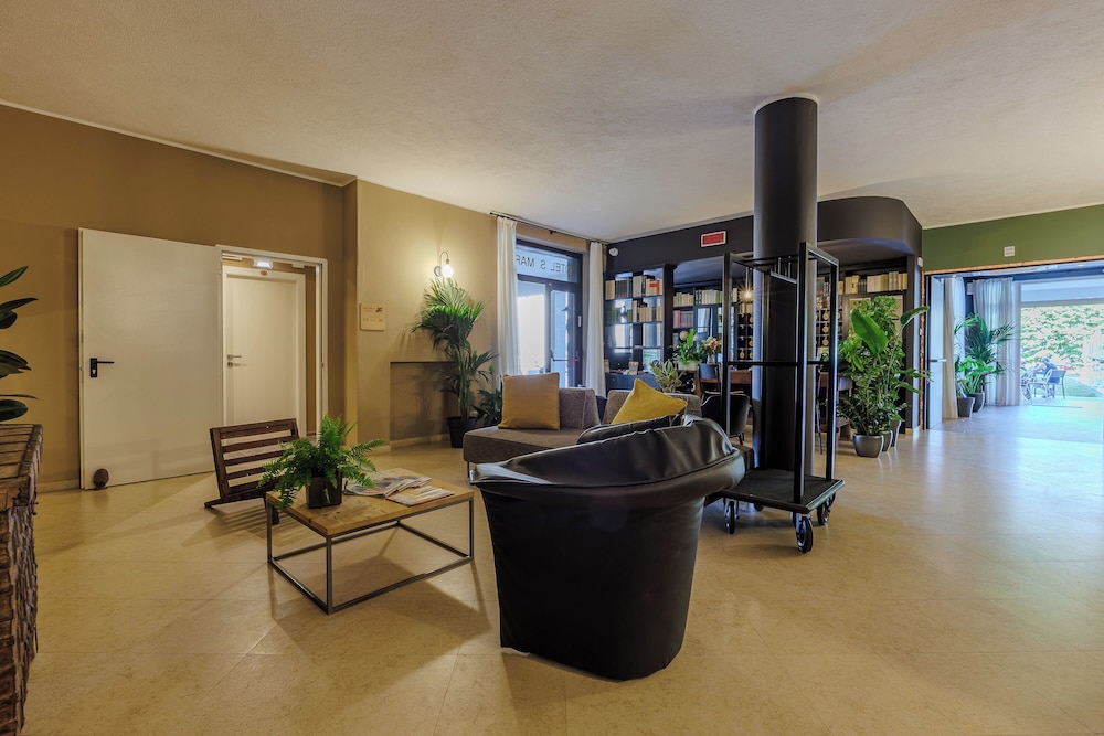 San Marco — Hotel building in Bardolino, Veneto