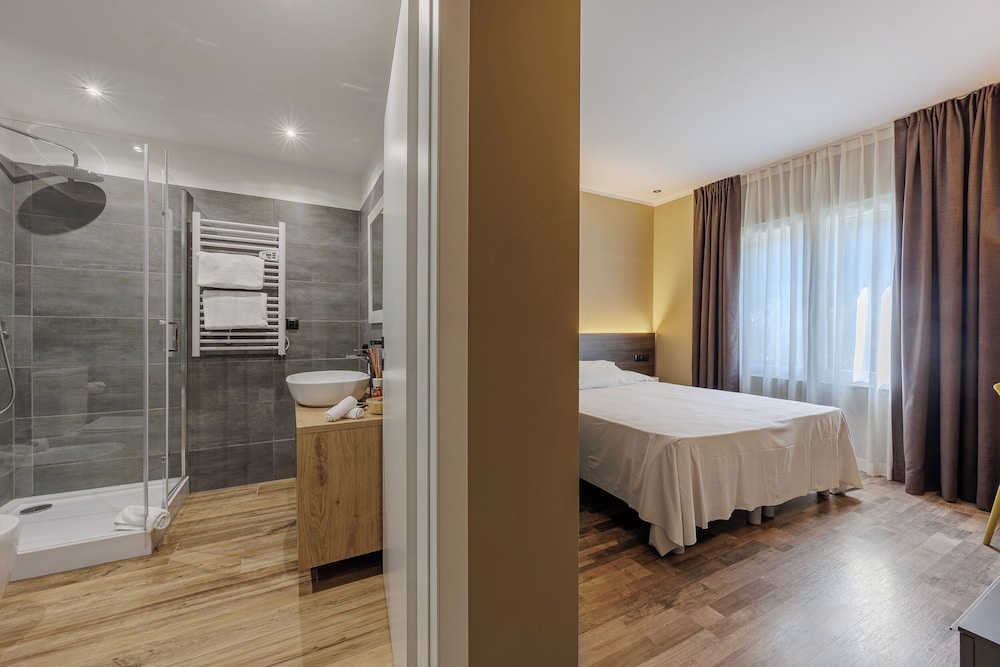 San Marco — Hotel rooms in Bardolino, Veneto