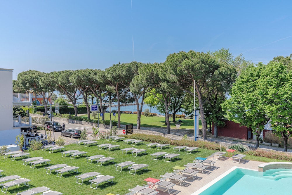 San Marco — Swimming pool in Bardolino, Veneto