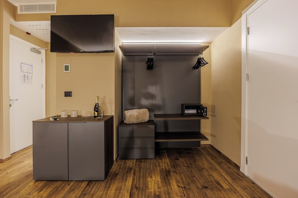 San Marco — Hotel rooms in Bardolino, Veneto