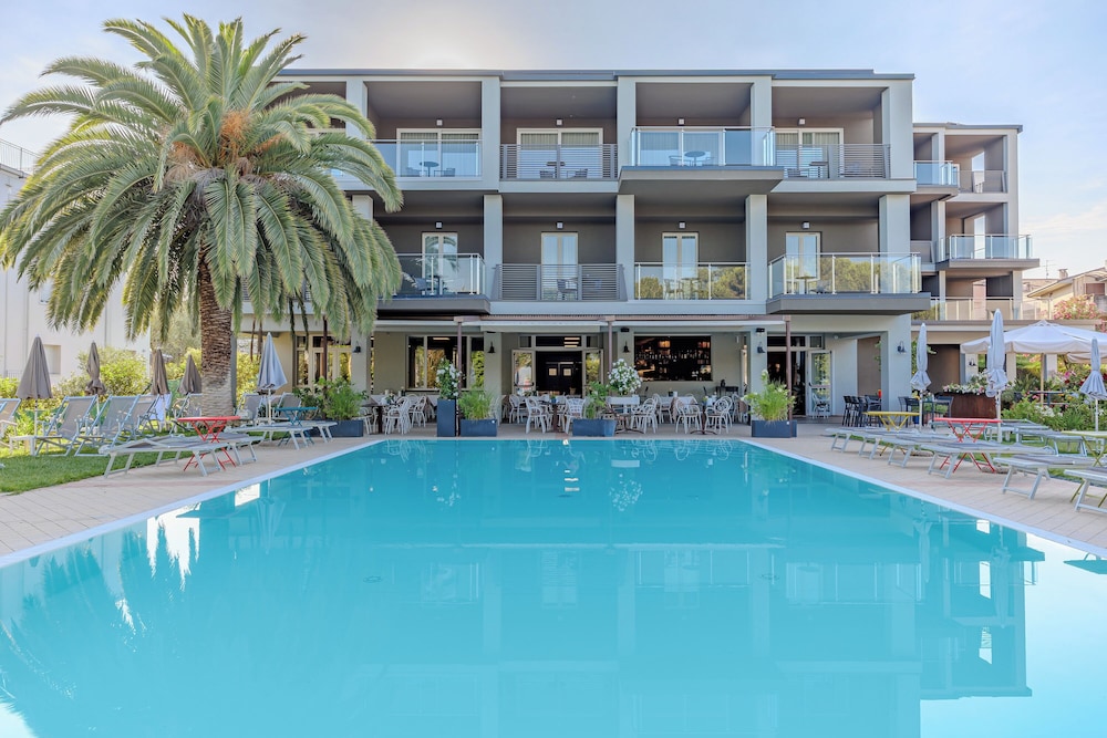 San Marco — Hotel building in Bardolino, Veneto