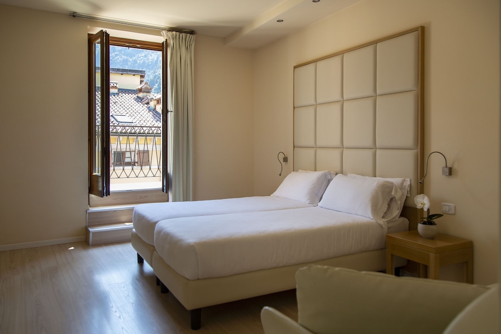 Hotel Antico Borgo — Hotel rooms in Riva del Garda, Trentino-Alto Adige