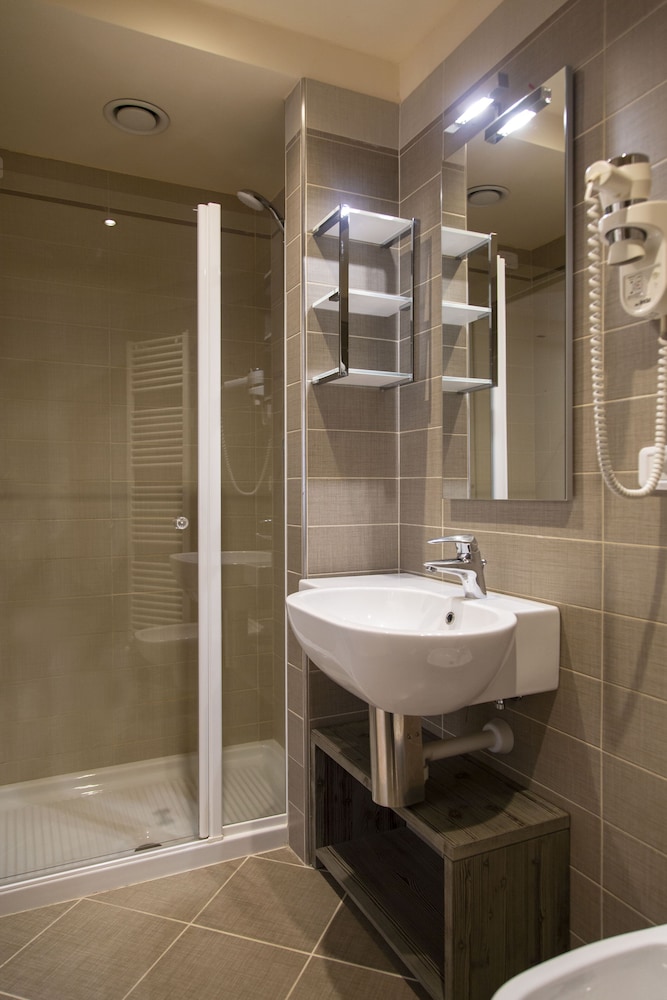 Hotel Antico Borgo — Hotel rooms in Riva del Garda, Trentino-Alto Adige