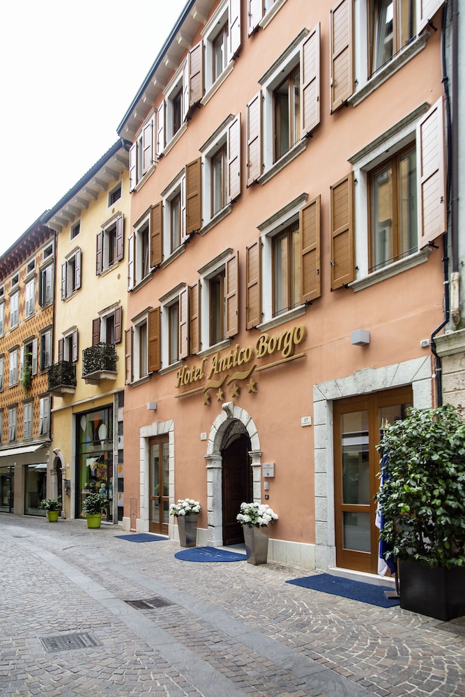 Hotel Antico Borgo — Hotel building in Riva del Garda, Trentino-Alto Adige