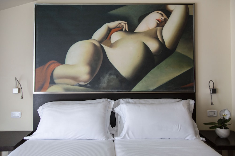 Hotel Antico Borgo — Hotel rooms in Riva del Garda, Trentino-Alto Adige