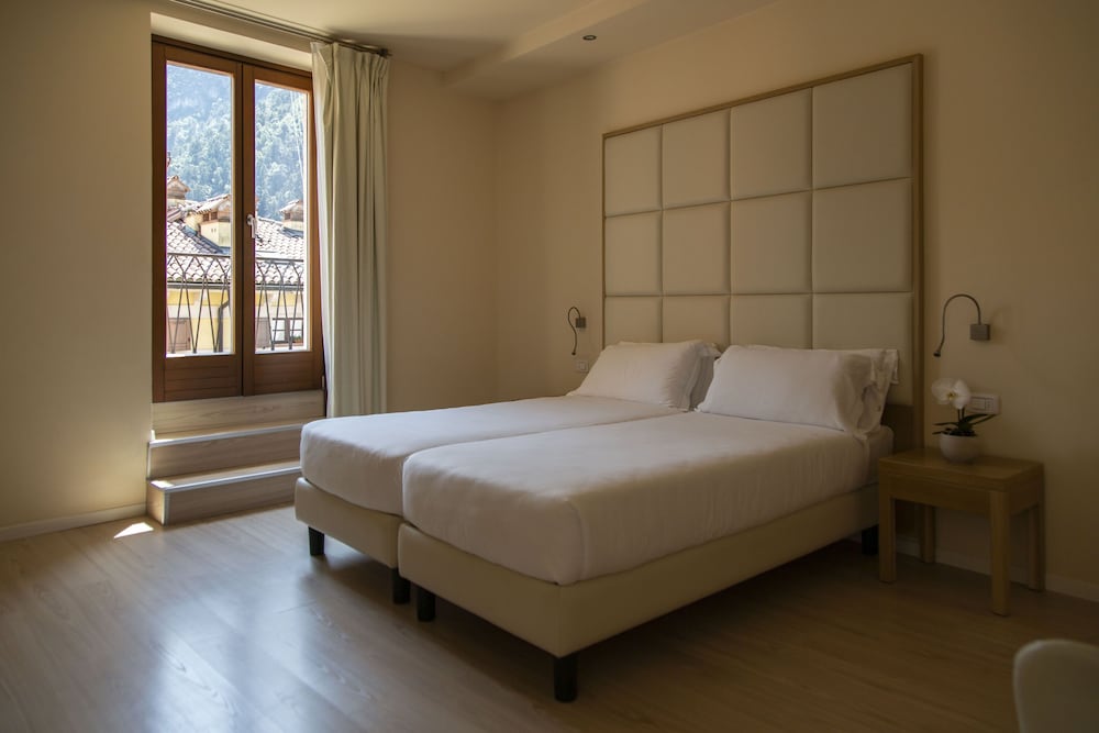 Hotel Antico Borgo — Hotel rooms in Riva del Garda, Trentino-Alto Adige