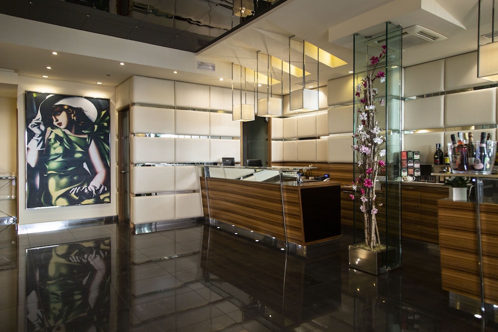 Hotel Antico Borgo — Hotel building in Riva del Garda, Trentino-Alto Adige