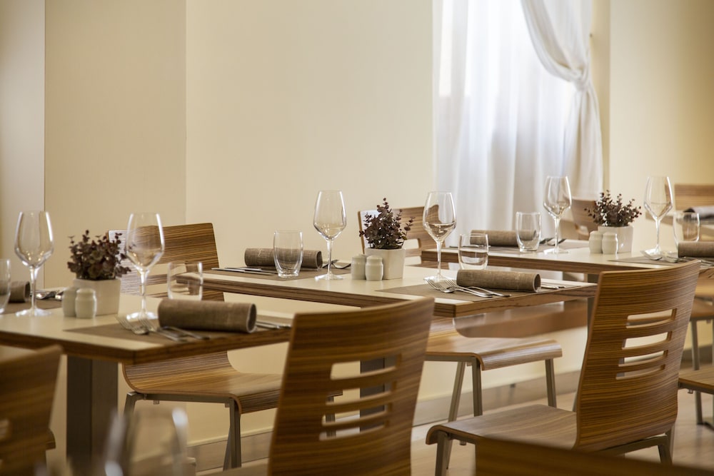Hotel Antico Borgo — Restaurant & bars in Riva del Garda, Trentino-Alto Adige
