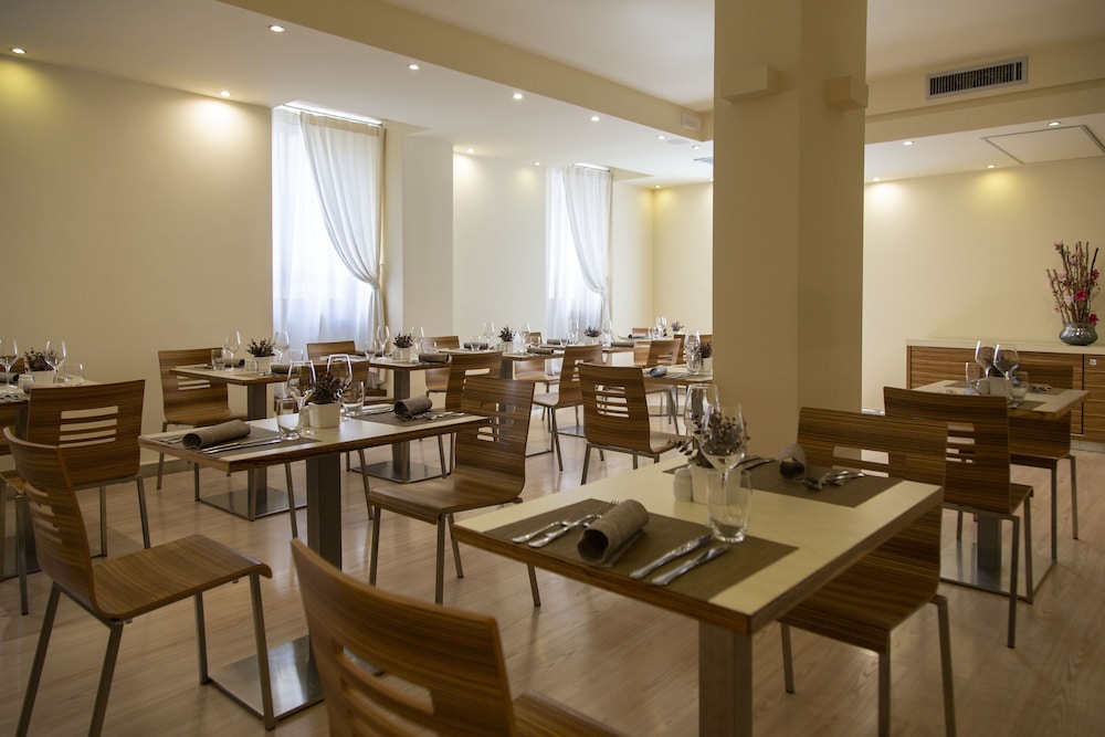 Hotel Antico Borgo — Restaurant & bars in Riva del Garda, Trentino-Alto Adige