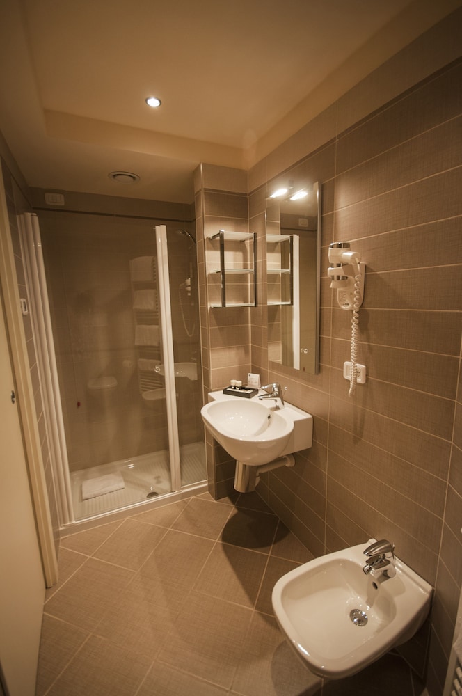 Hotel Antico Borgo — Hotel rooms in Riva del Garda, Trentino-Alto Adige
