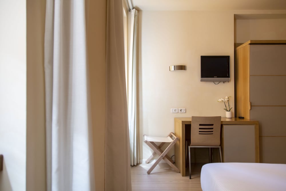 Hotel Antico Borgo — Hotel rooms in Riva del Garda, Trentino-Alto Adige