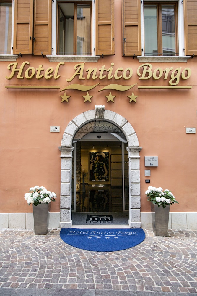 Hotel Antico Borgo — Hotel building in Riva del Garda, Trentino-Alto Adige