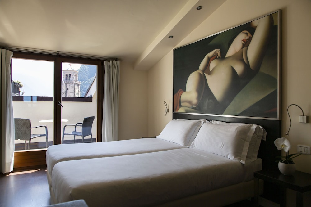 Hotel Antico Borgo — Hotel rooms in Riva del Garda, Trentino-Alto Adige