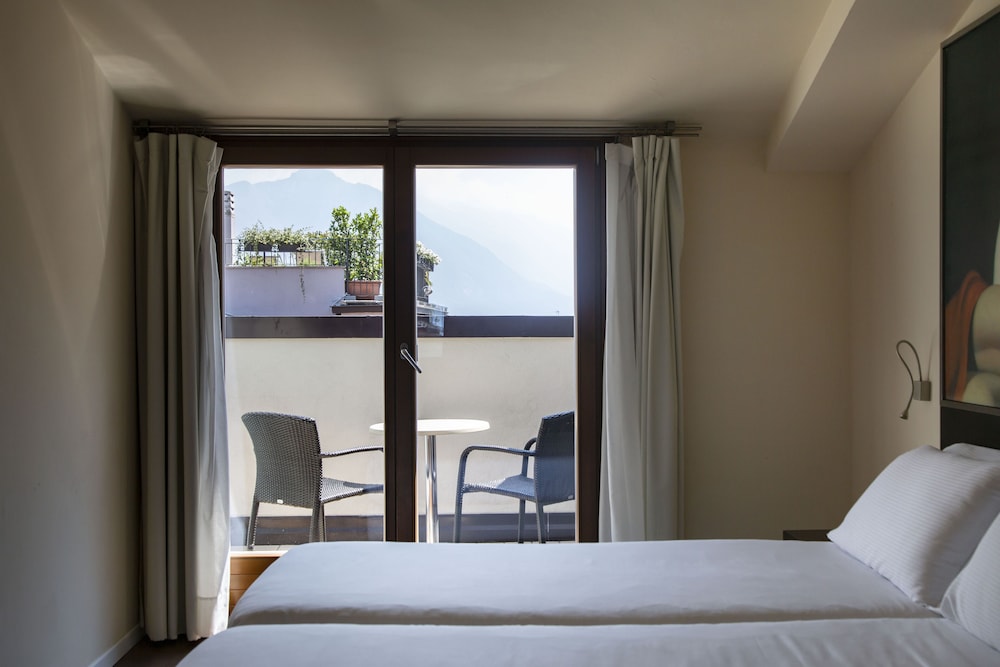 Hotel Antico Borgo — Hotel rooms in Riva del Garda, Trentino-Alto Adige