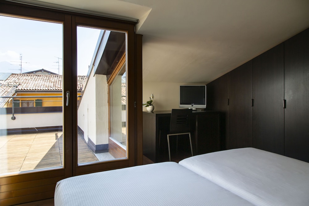 Hotel Antico Borgo — Hotel rooms in Riva del Garda, Trentino-Alto Adige
