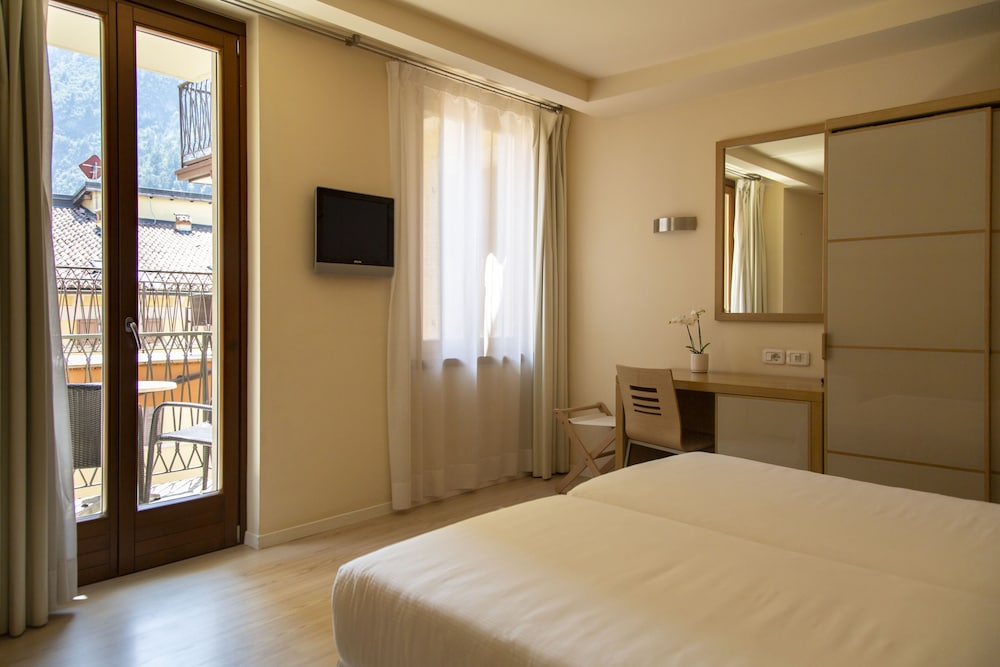 Hotel Antico Borgo — Hotel rooms in Riva del Garda, Trentino-Alto Adige