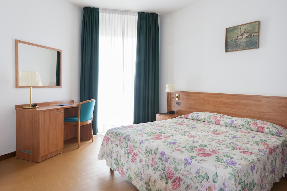 Regent's Hotel — Hotel rooms in Jesolo, Veneto