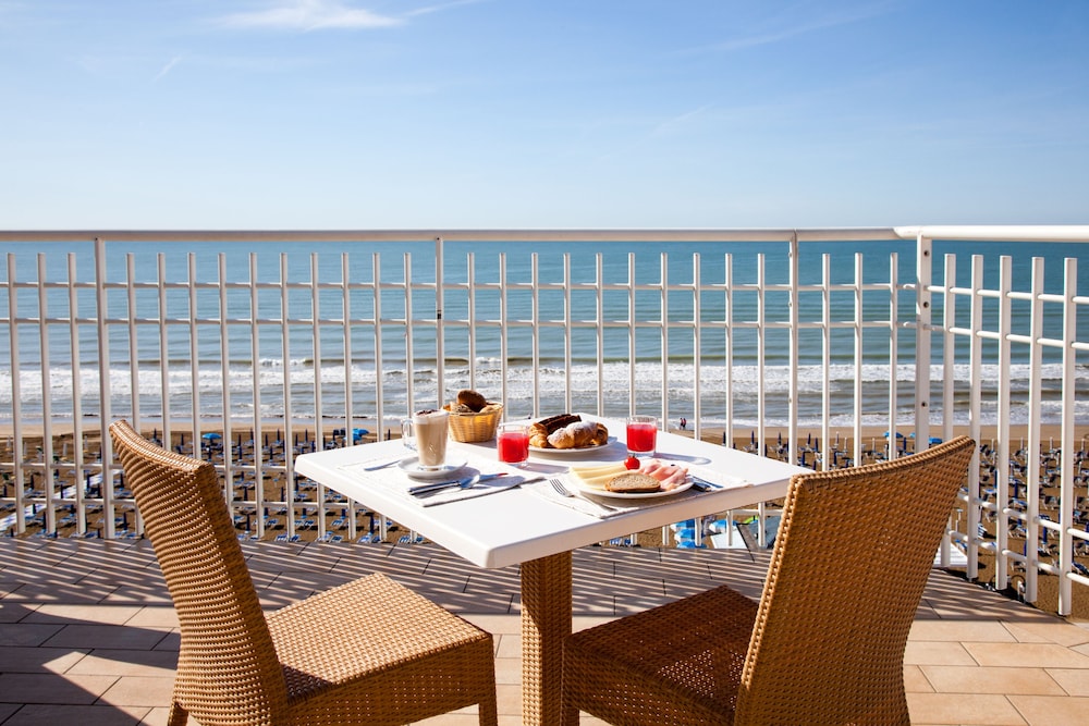 Regent's Hotel — Beach in Jesolo, Veneto