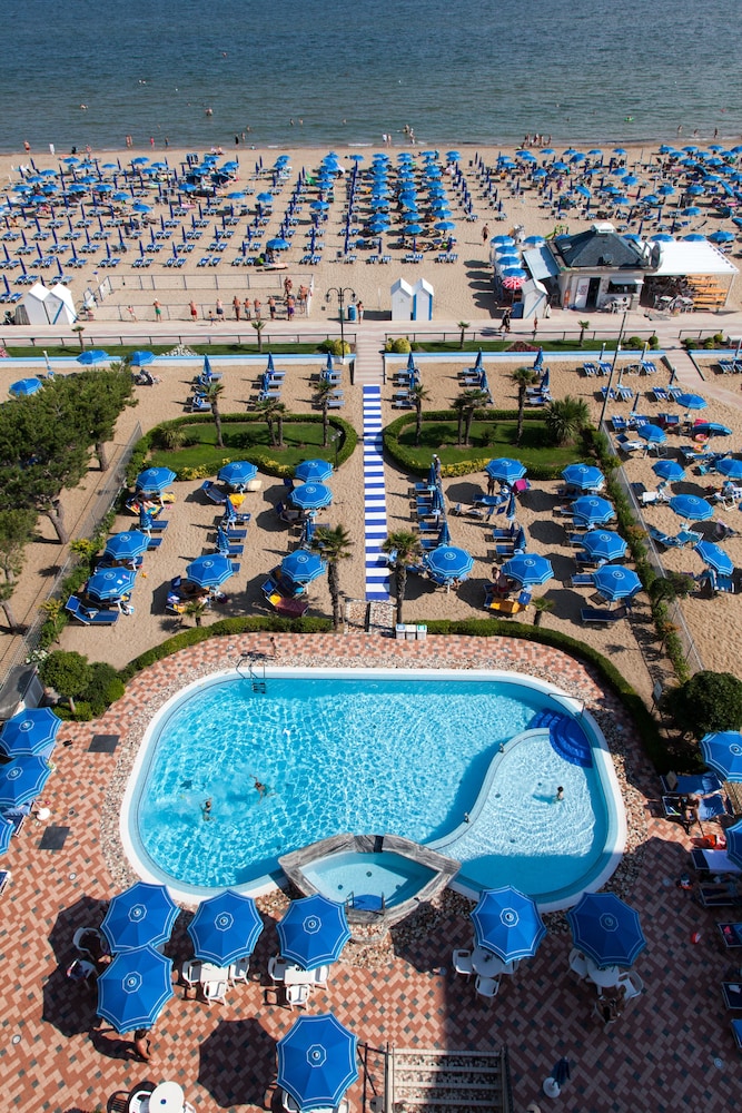 Regent's Hotel — Swimming pool in Jesolo, Veneto