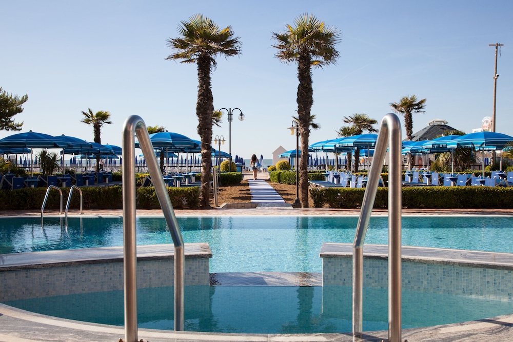 Regent's Hotel — Swimming pool in Jesolo, Veneto