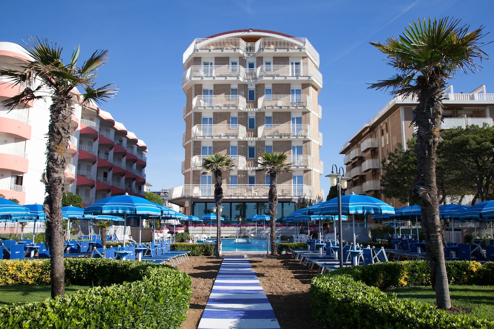 Regent's Hotel — Swimming pool in Jesolo, Veneto