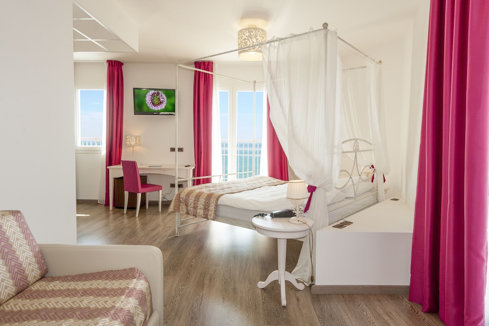 Regent's Hotel — Hotel rooms in Jesolo, Veneto