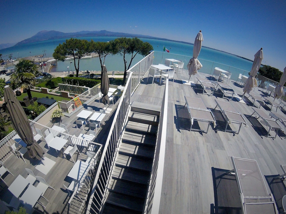 Hotel Ca' Serena — Restaurant & bars in Sirmione, Lombardy