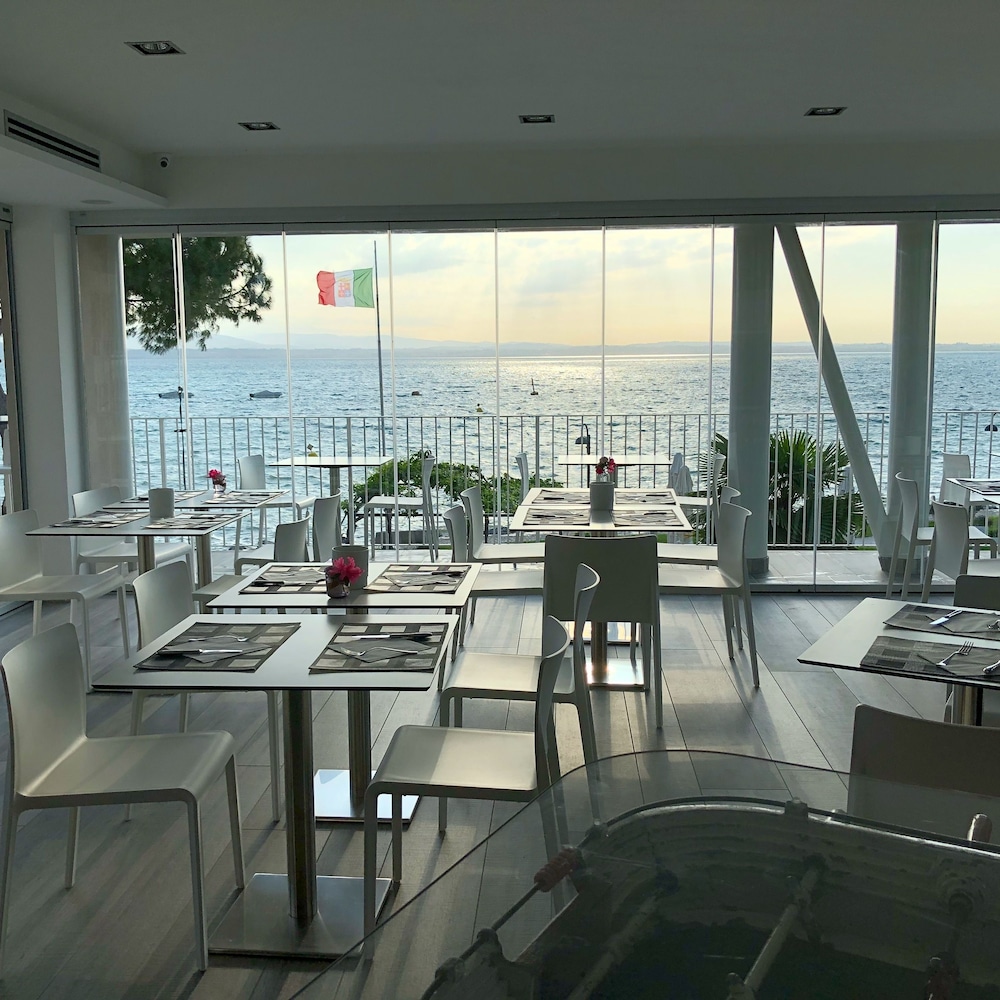 Hotel Ca' Serena — Restaurant & bars in Sirmione, Lombardy