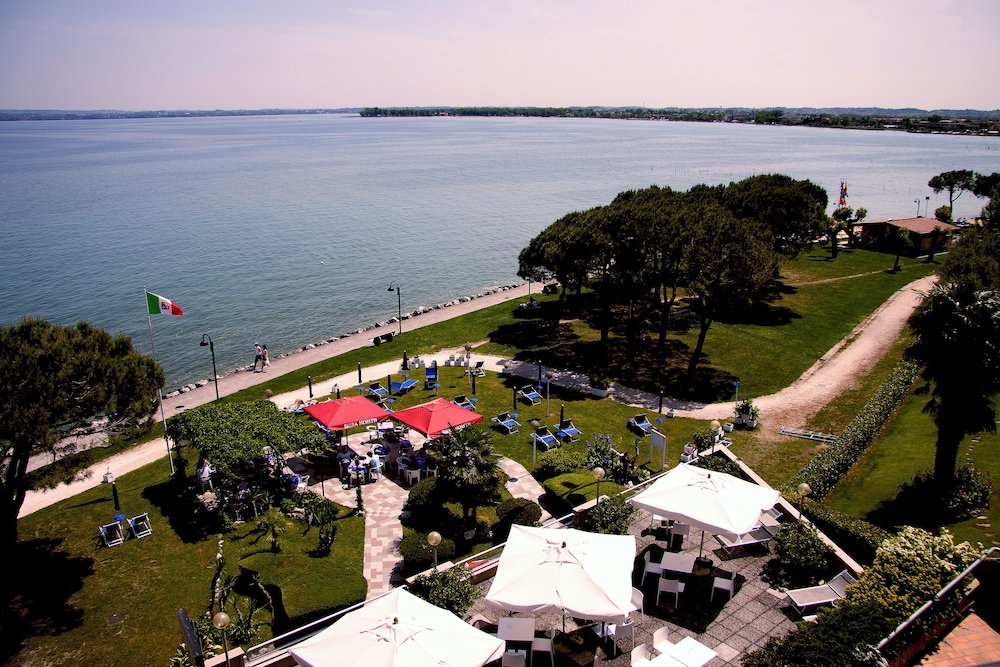 Hotel Ca' Serena — Restaurant & bars in Sirmione, Lombardy