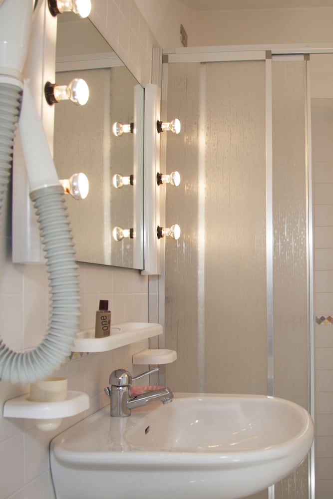 Hotel Ca' Serena — Hotel rooms in Sirmione, Lombardy