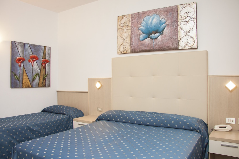 Hotel Ca' Serena — Hotel rooms in Sirmione, Lombardy