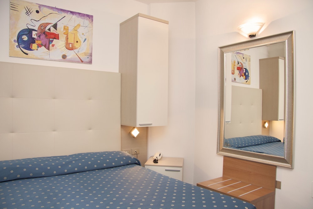 Hotel Ca' Serena — Hotel rooms in Sirmione, Lombardy