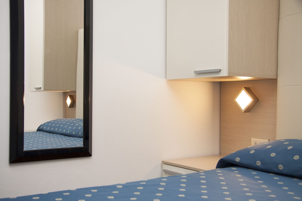 Hotel Ca' Serena — Hotel rooms in Sirmione, Lombardy