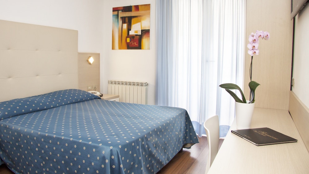 Hotel Ca' Serena — Hotel rooms in Sirmione, Lombardy