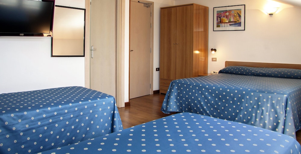 Hotel Ca' Serena — Hotel rooms in Sirmione, Lombardy