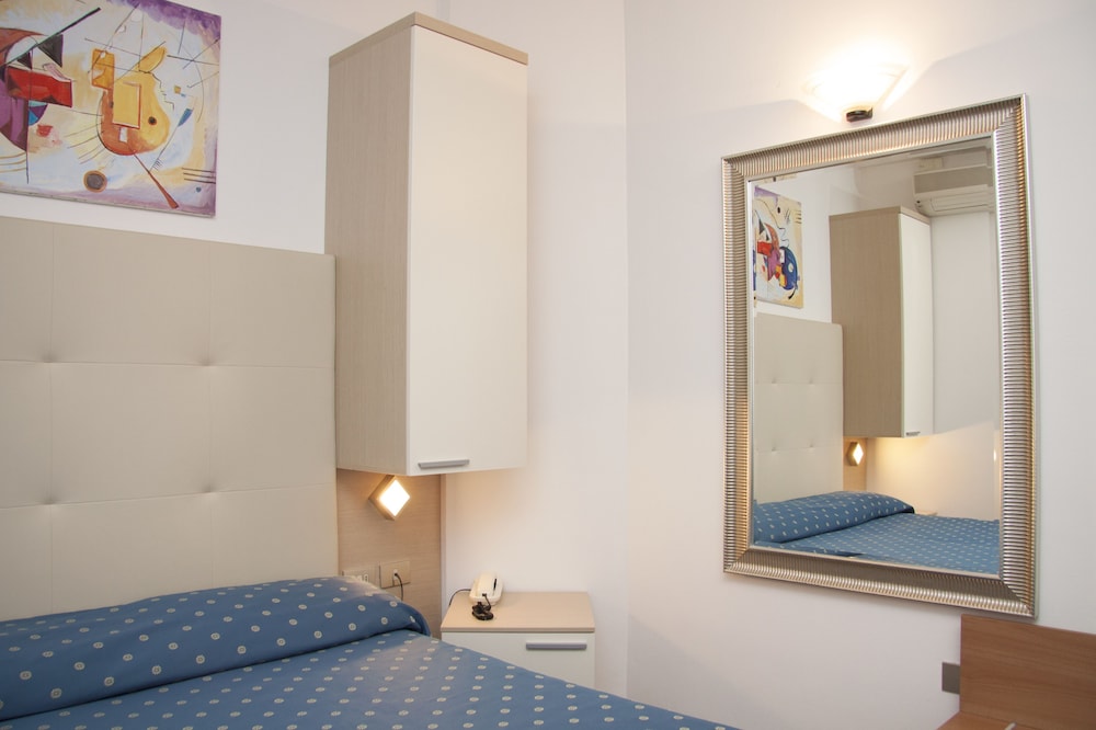 Hotel Ca' Serena — Hotel rooms in Sirmione, Lombardy