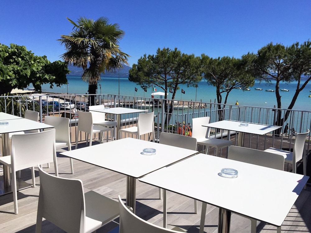 Hotel Ca' Serena — Restaurant & bars in Sirmione, Lombardy