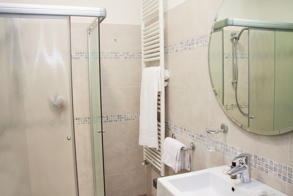 Hotel Ca' Serena — Hotel rooms in Sirmione, Lombardy